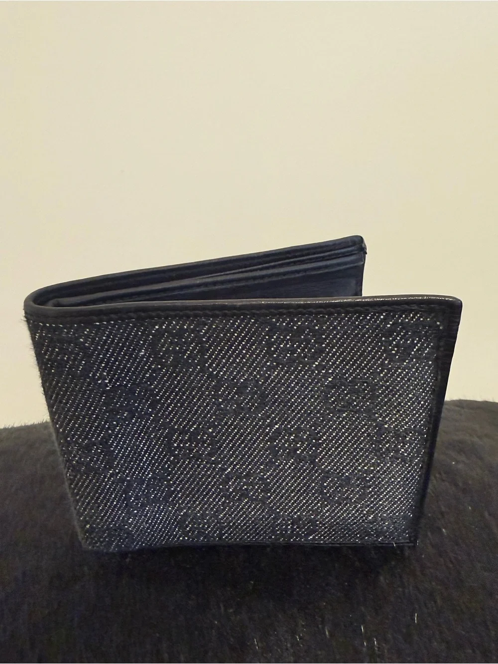 Authentic Gucci Men's Black Bi-Fold Wallet - Classic Canvas